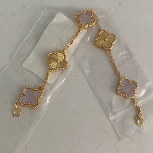 5 Motif Clover Pink Mother of Pearl Bracelet